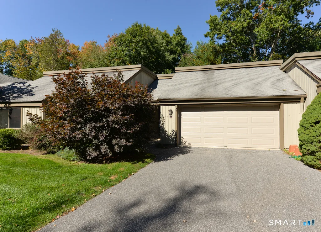 2 Heritage Crest #C, Southbury, CT