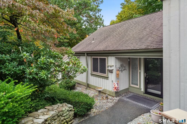 139 Heritage Village #B