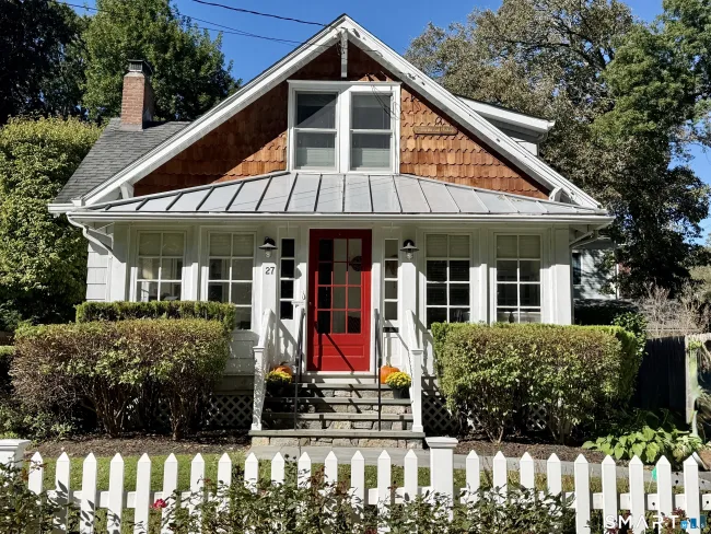 27 Lakeside Avenue