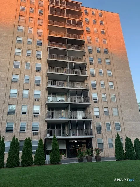 65 Glenbrook Road #8D