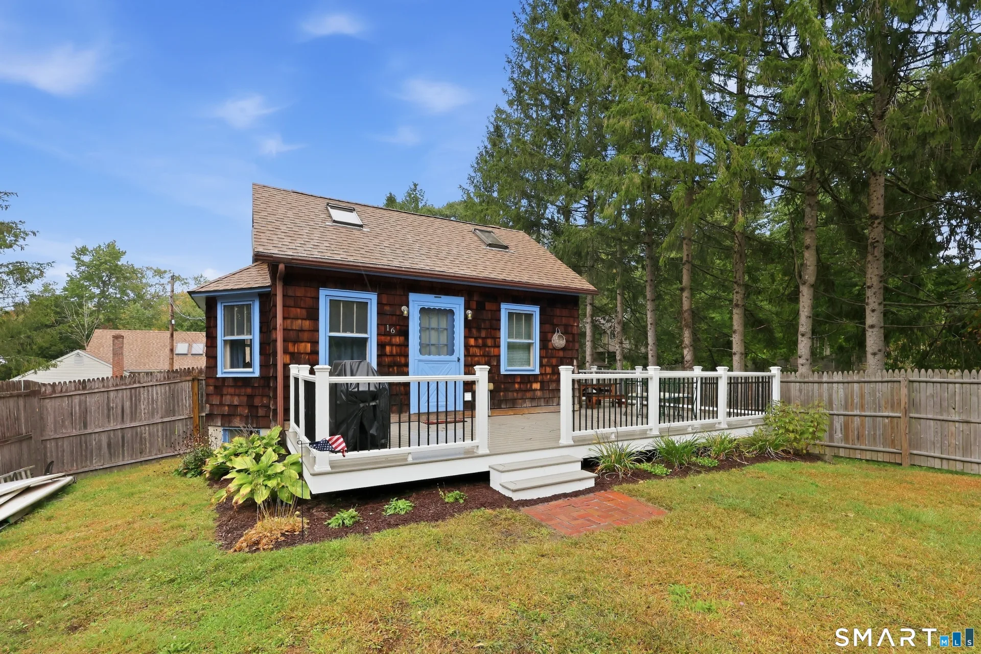 16 Pond Road, New Hartford, CT