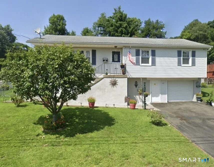 49 Holiday Hill, Waterbury, CT