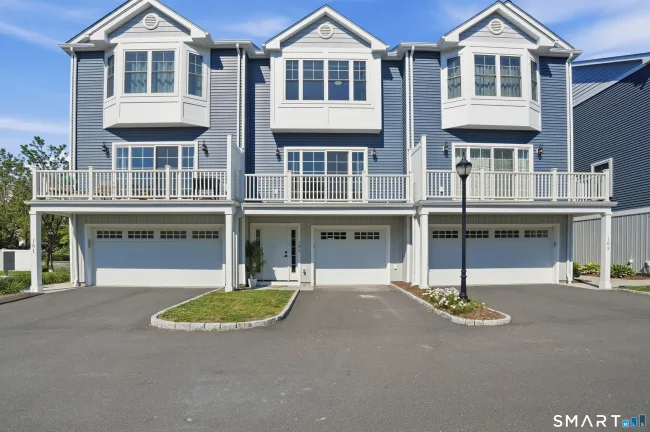 301 Harbour Close #102