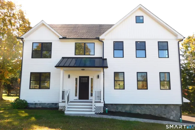 60 Mohegan Road