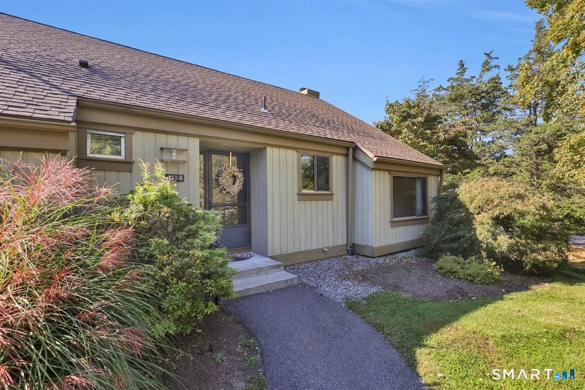 433 Heritage Village #B, Southbury, CT