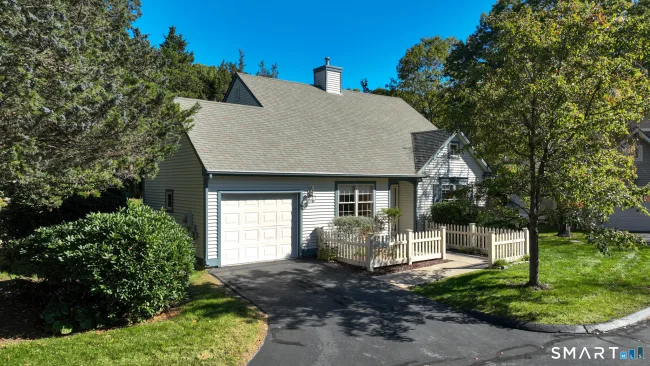 2 Meetinghouse Lane