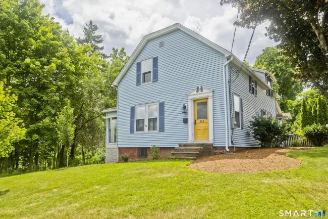 320 Mapleton Avenue