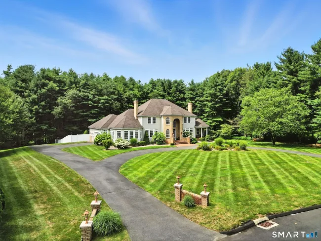 28 Royal Manor