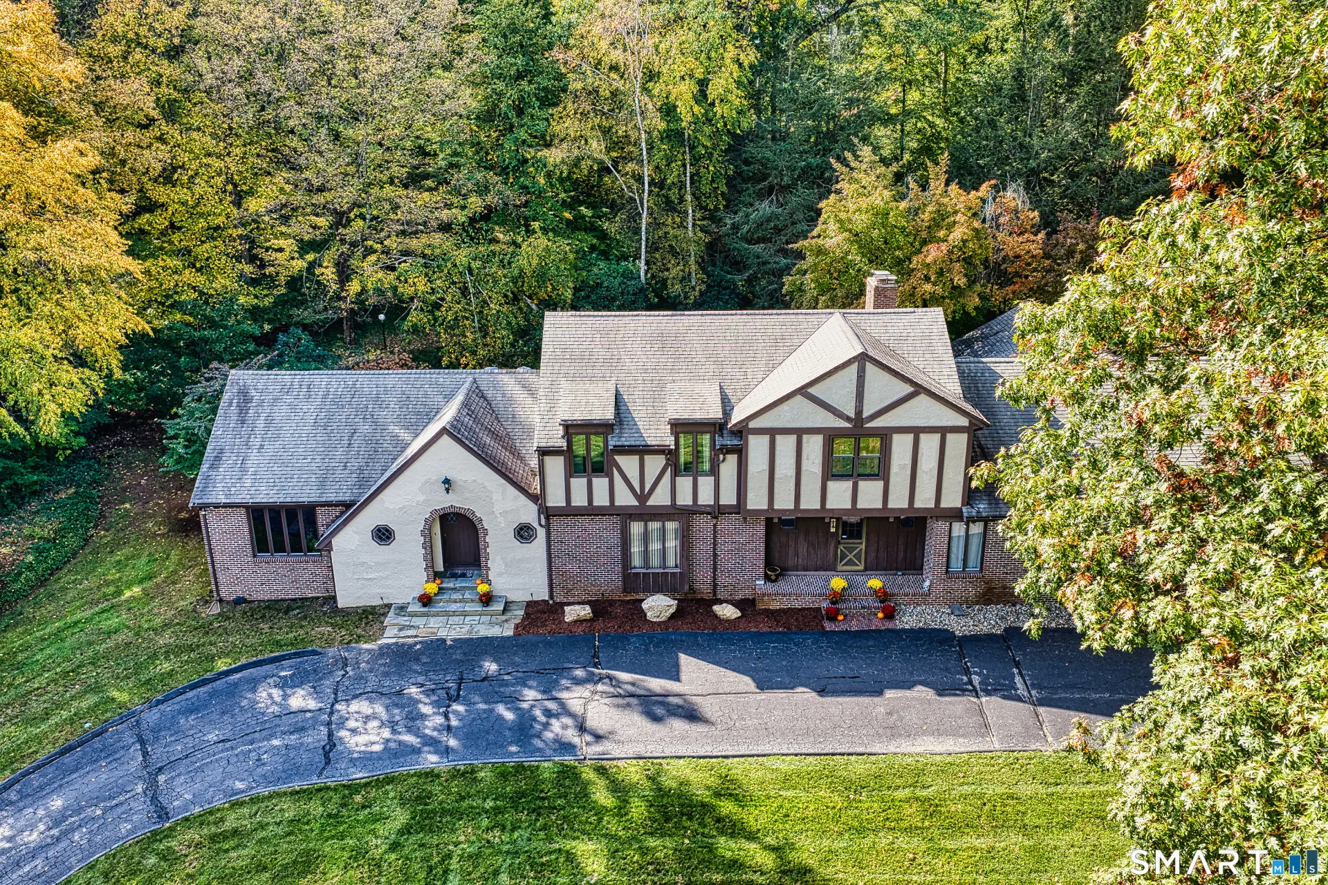 14 Tulip Tree Lane, Woodbridge, CT