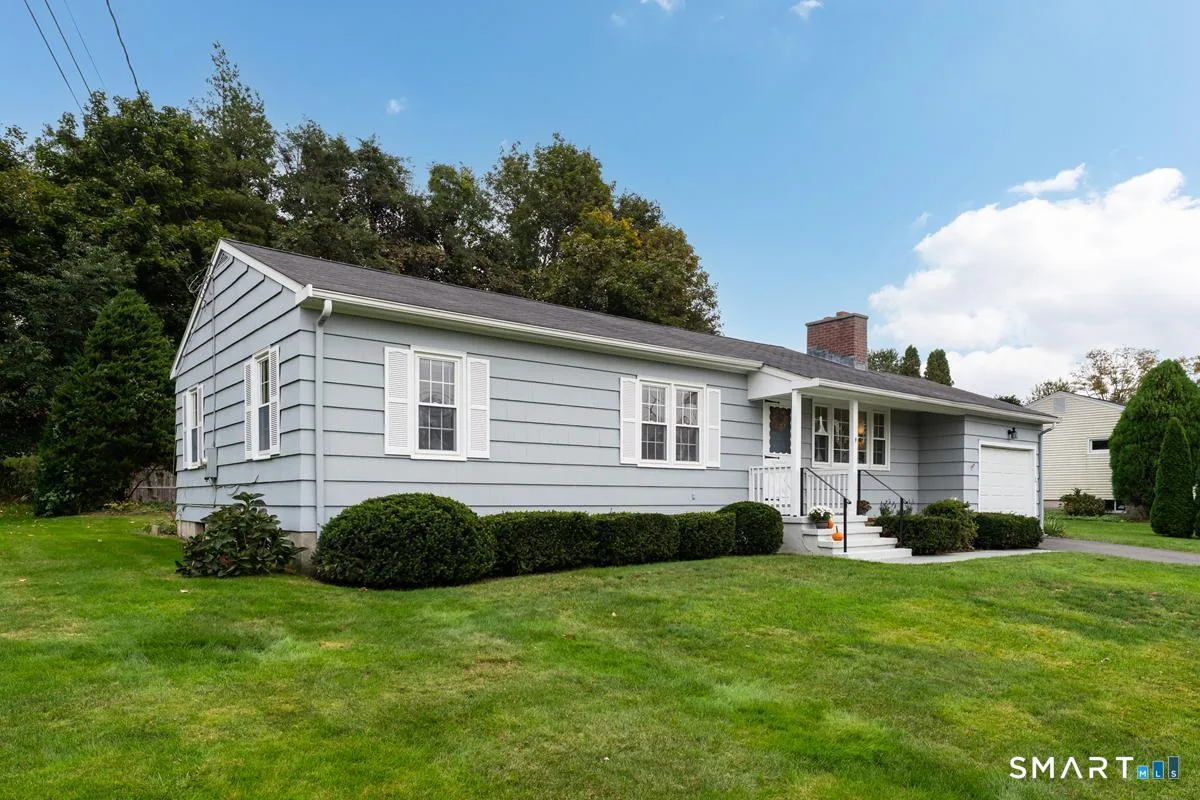 9 Victoria Drive, Branford, CT