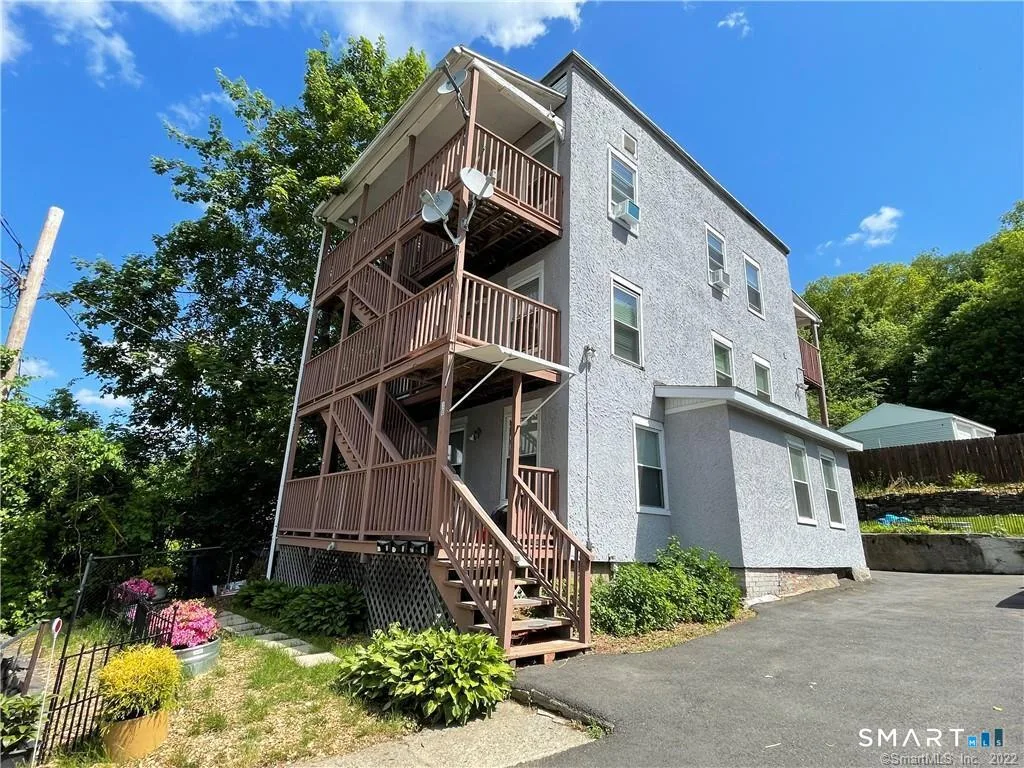 18 High Street, Derby, CT