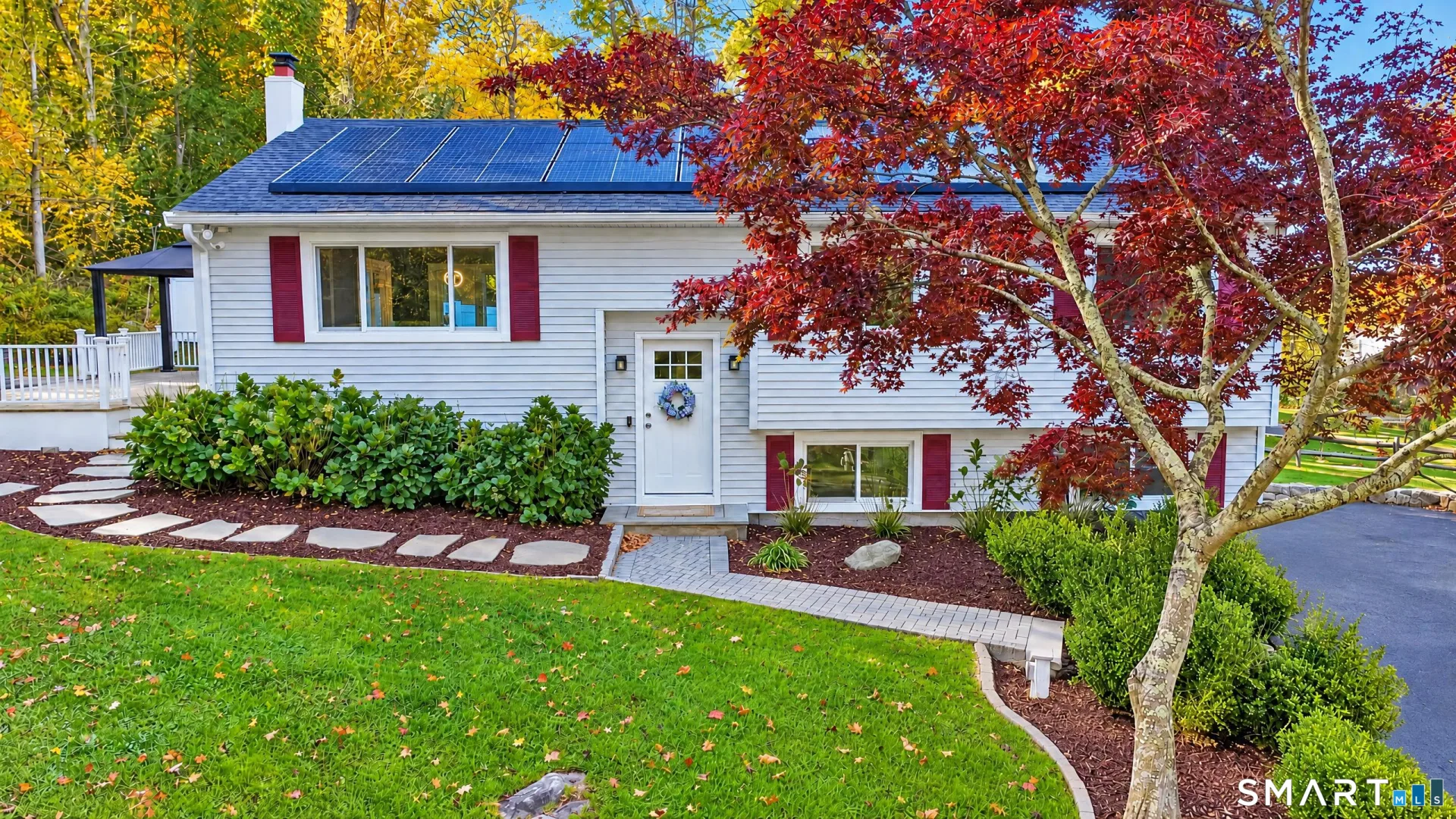 84 Lakeview Terrace, Newtown, CT