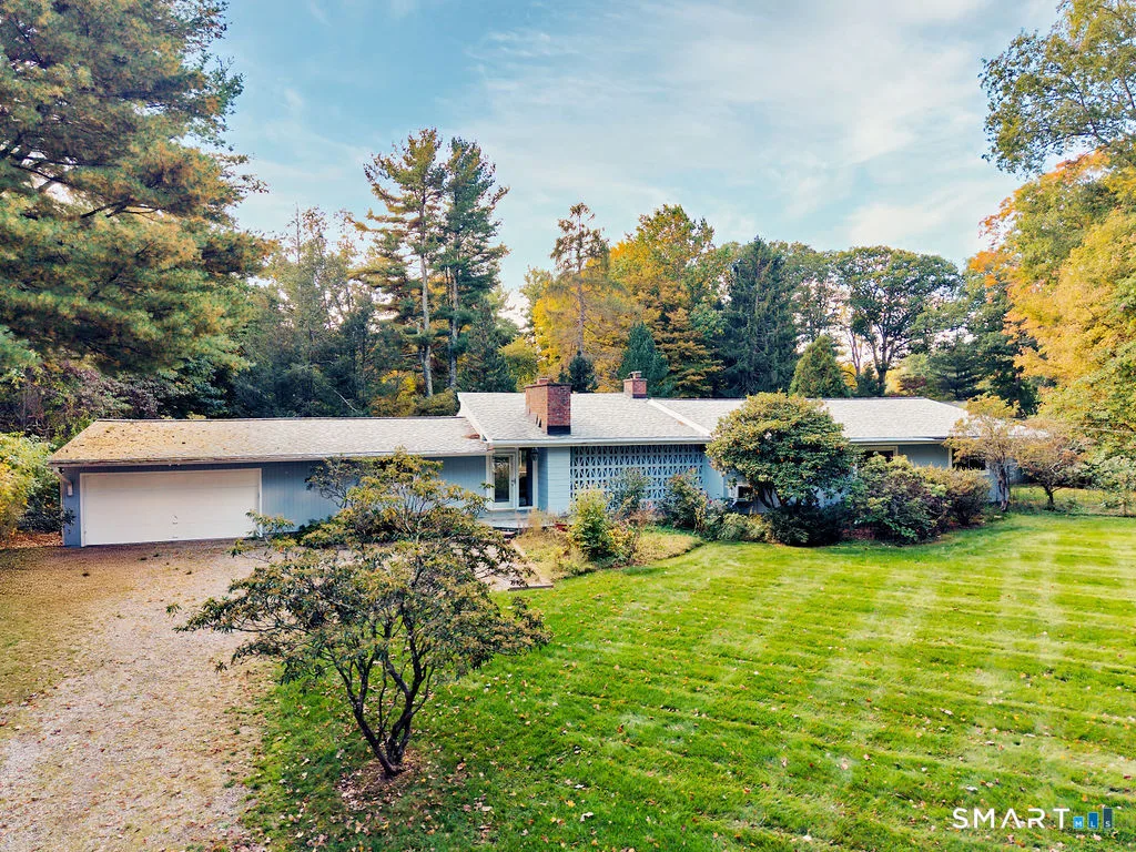 24 Saunders Lane, Ridgefield, CT