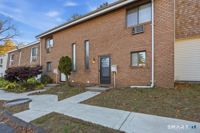 11 Sutton Place #11