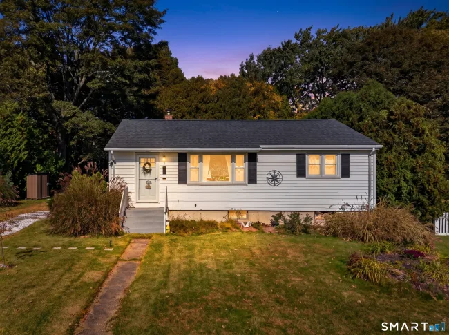 6 Hilltop Terrace, Waterford, CT