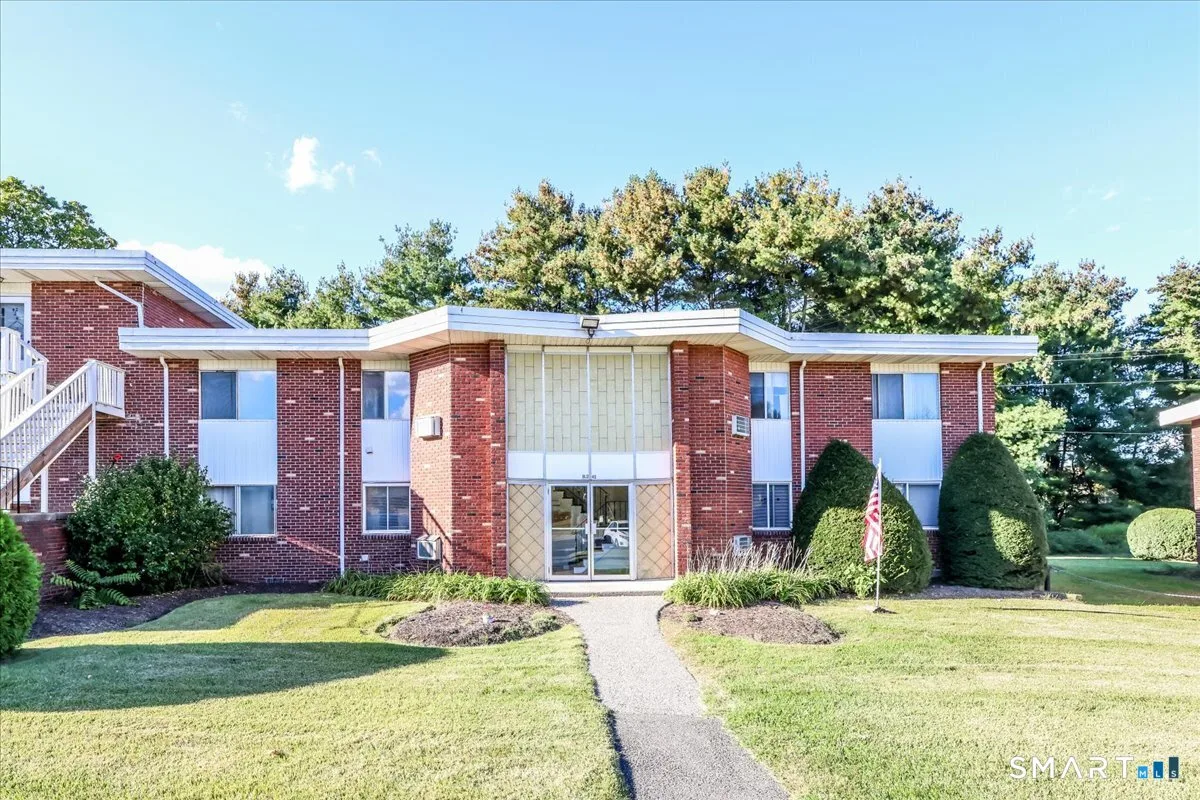 40 Candlewood Lake Road #4, New Milford, CT