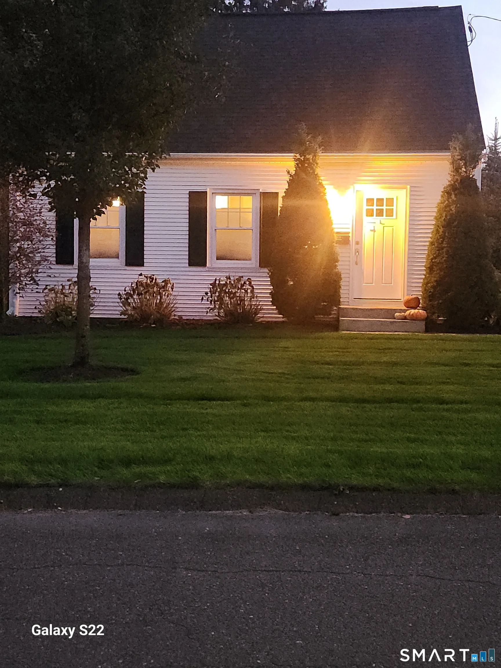 28 School Street, Windsor Locks, CT