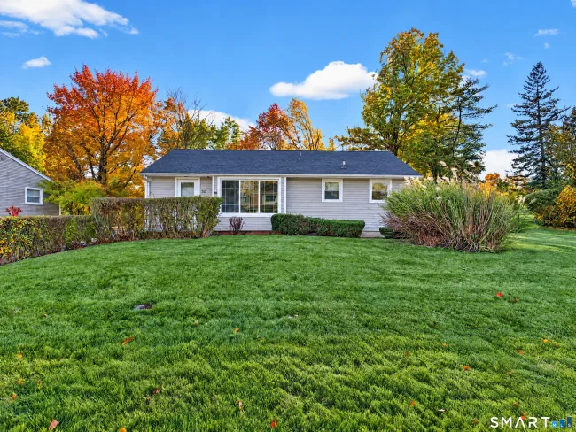 52 Ellsworth Drive, Bloomfield, CT