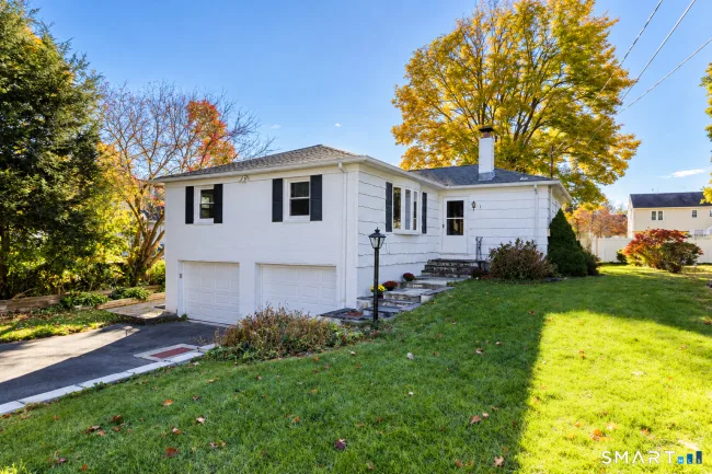 6 Raymond Road, Woodbridge, CT