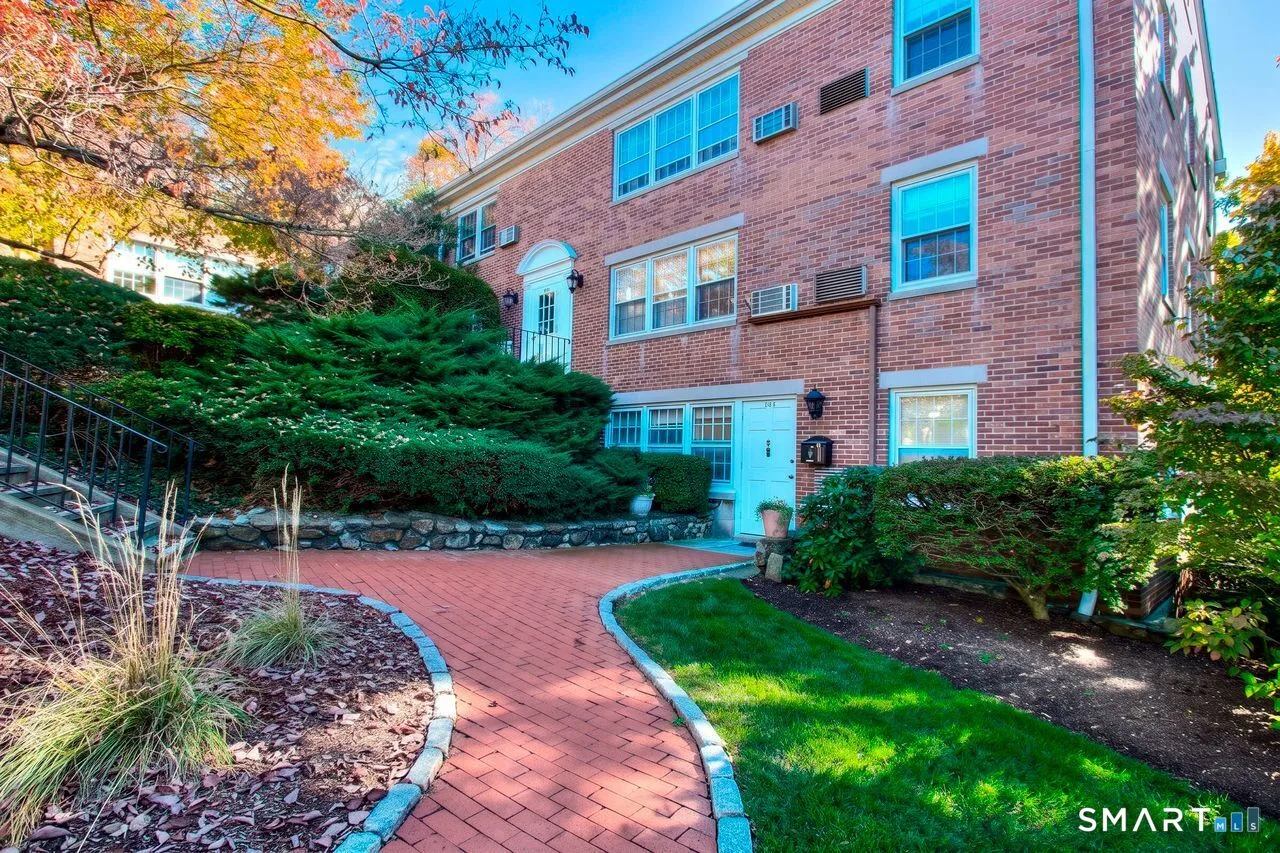 236 Park Street #20, New Canaan, CT